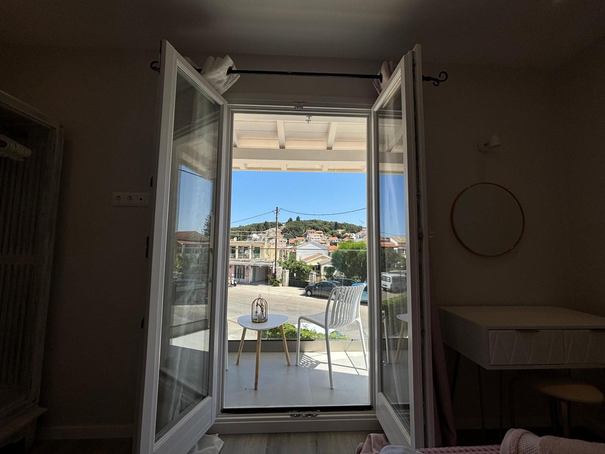 Mayflower Apartments Kasziópi Kültér fotó